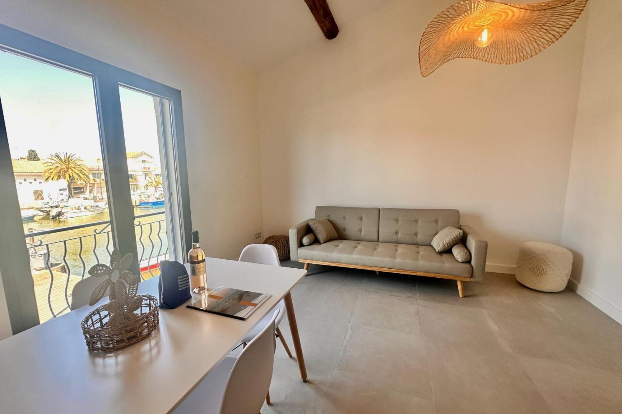 Les Palmiers - Vue Canal Apartment *