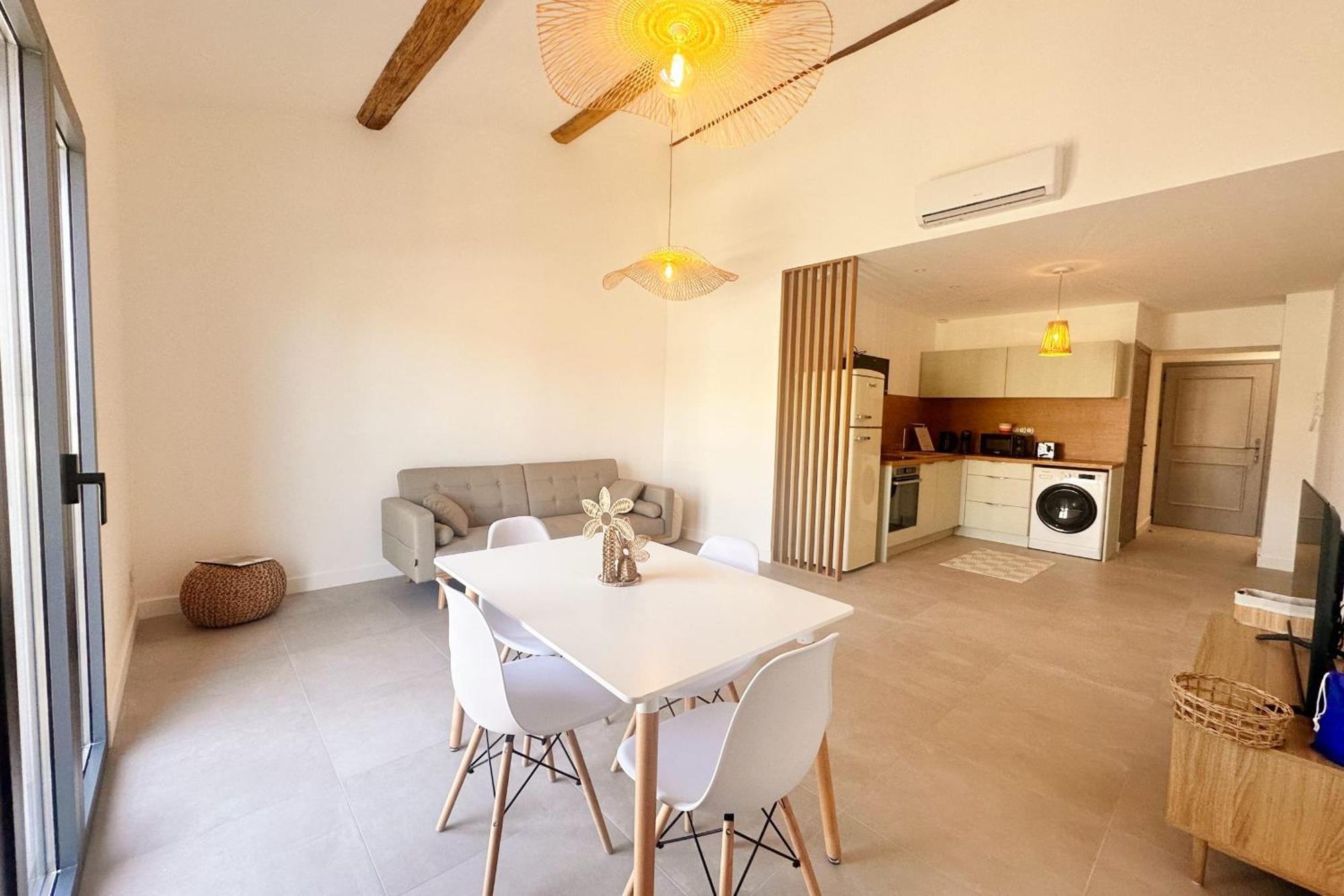 Les Palmiers - Vue Canal Apartment