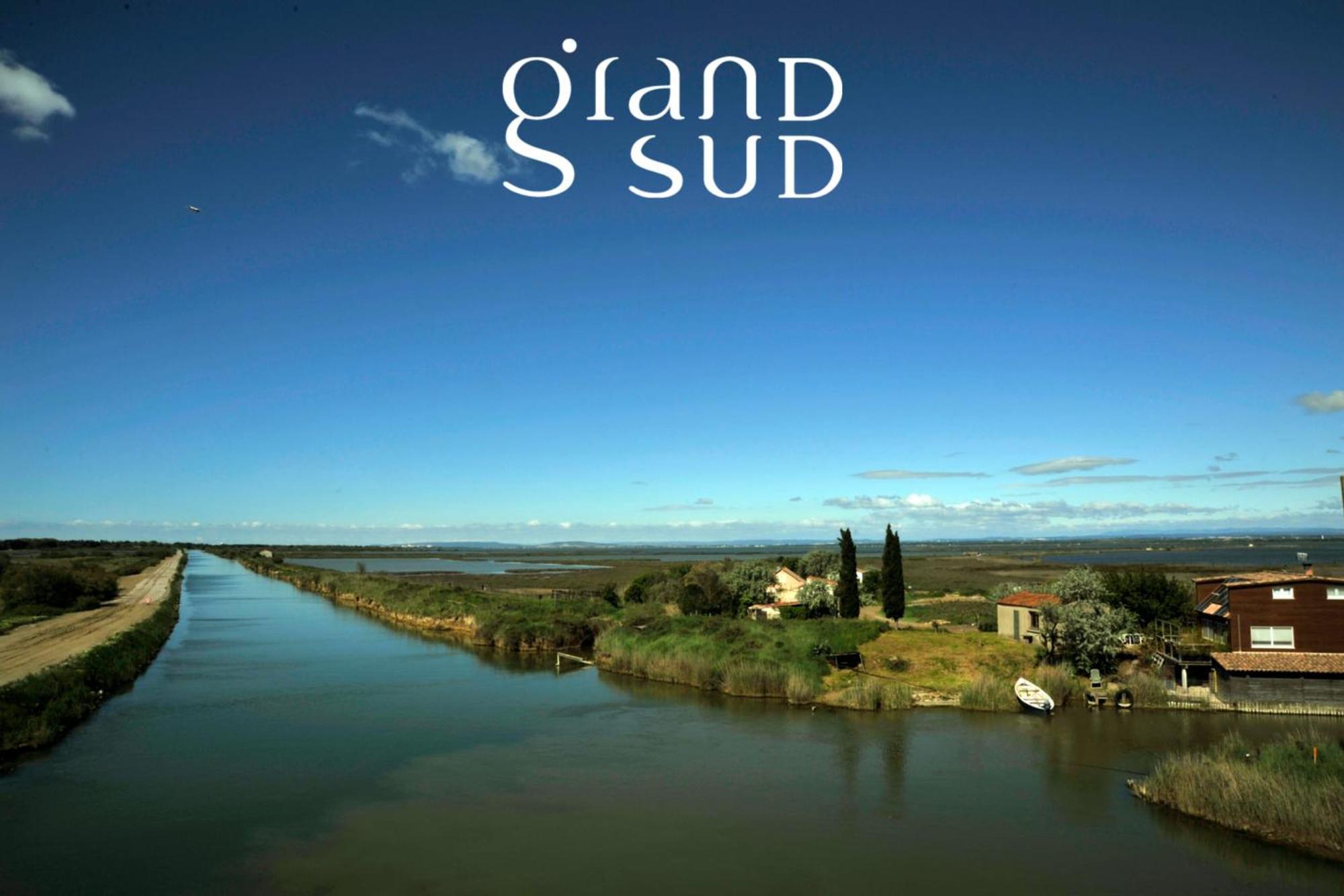 Les Palmiers - Vue Canal * Le Grau-du-Roi